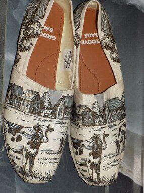 Groove Bags Cow/Farm Print Shoes Size 12 Women's NEW